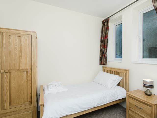 Comfortable twin bedroom | Sunny Beach Apartment, Shanklin