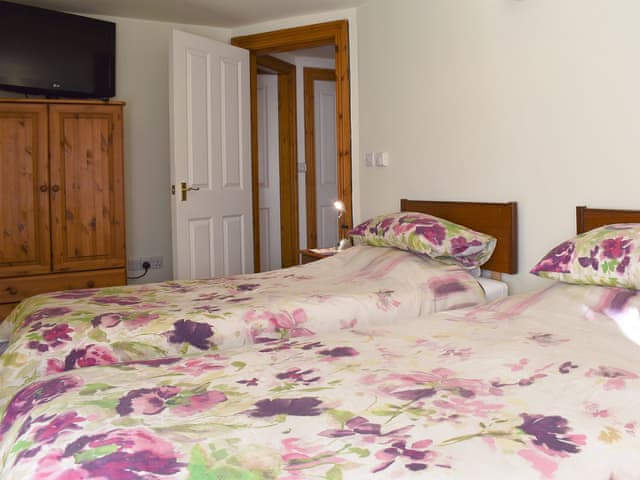 Twin bedroom | Biskey Howe Cottage, Bowness on Windermere