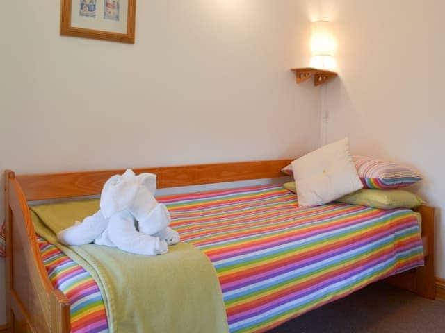 Day bed in the twin bedroom | Barton Cottage, North Petherwin, near Launceston