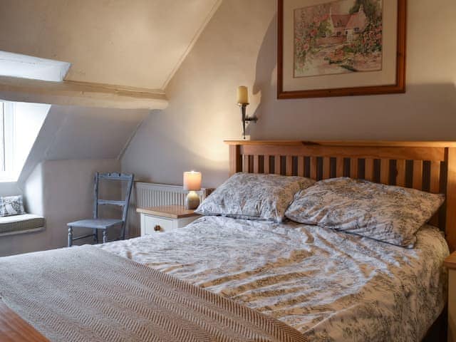 Double bedroom | Cosy Cottage, Bourton-on-the-Hill, near Moreton-in-Marsh