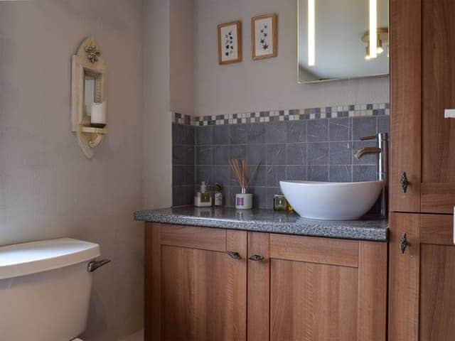 Bathroom | Cosy Cottage, Bourton-on-the-Hill, near Moreton-in-Marsh