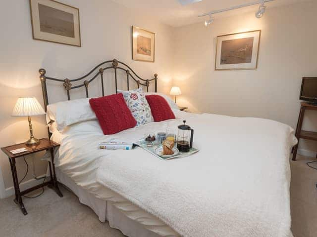 Double bedroom | Little Trout, Nether Wallop, near Stockbridge