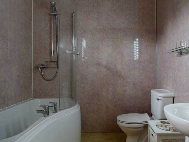 Bathroom | Cowslip Cottage, Brook