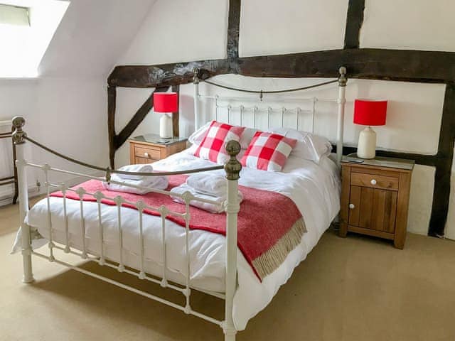 Kingsize bedroom | White Horse Cottage, West Meon, near Petersfield