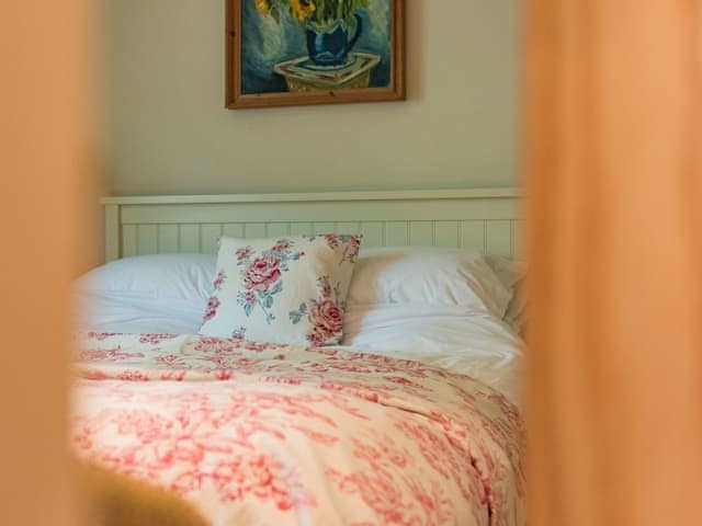 Double bedroom | Freshwater Barn, Benenden