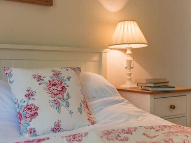 Double bedroom | Freshwater Barn, Benenden