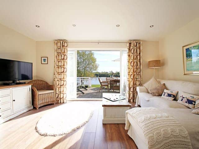 Living room | Coot Lake House, Cotswold Lakes