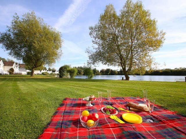 Picnic area | Coot Lake House, Cotswold Lakes