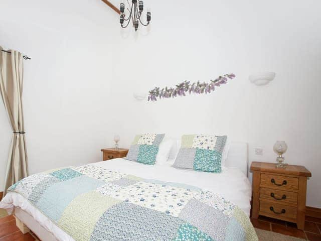 Double bedroom | Wisteria Cottage, Acrise, near Folkestone