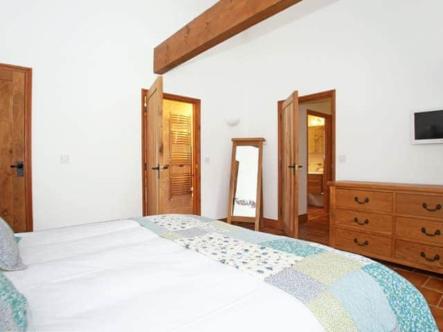 Double bedroom | Wisteria Cottage, Acrise, near Folkestone