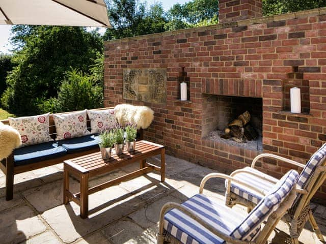 Sitting-out-area | Brickwood Farmhouse, West Meon