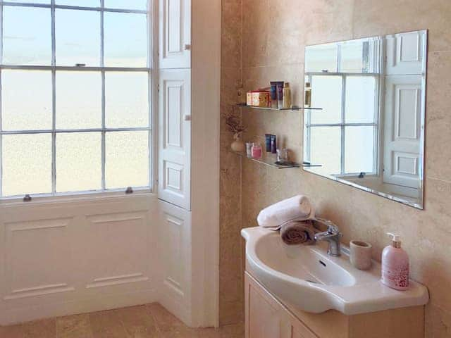 Light and airy shower room | Carr View Hall Apartment 3, Sleights, near Whitby