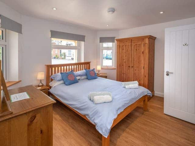 Relaxing en-suite double bedroom | Grange Farm Holiday&rsquo;s - Red Squirrel Lodge - Grange Farm Holidays, Wootton, near Ryde