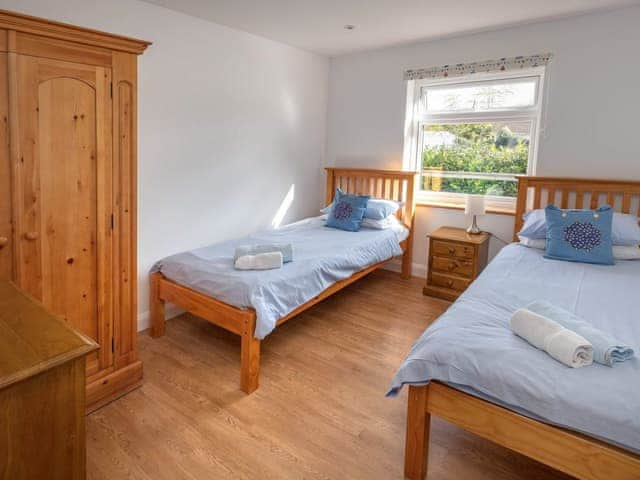 Comfortable twin bedroom | Grange Farm Holiday&rsquo;s - Red Squirrel Lodge - Grange Farm Holidays, Wootton, near Ryde