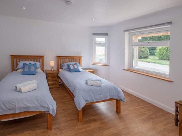 Good-sized twin bedroom | Grange Farm Holiday&rsquo;s - Red Squirrel Lodge - Grange Farm Holidays, Wootton, near Ryde