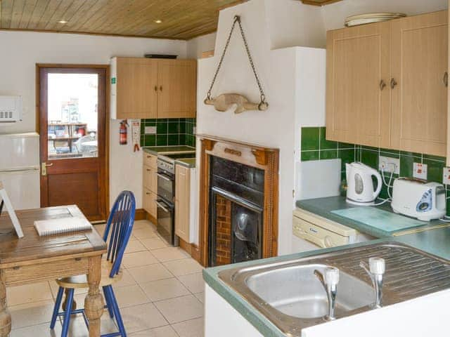 Charming kitchen | Beach Cottage, Winterton-on-Sea