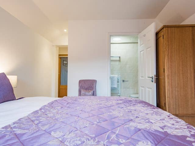 Double bedroom with ensuite | The Old Post Office, Canterbury