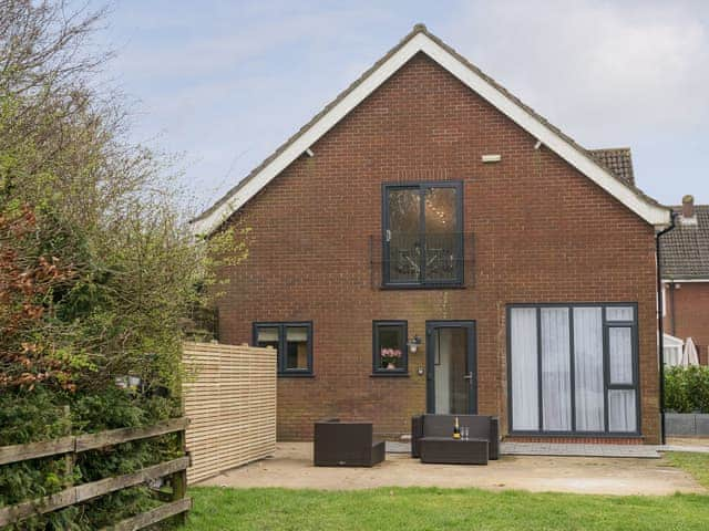 Delightful holiday home | The Fox - High Oak Holidays, Wicklewood, near Wymondham