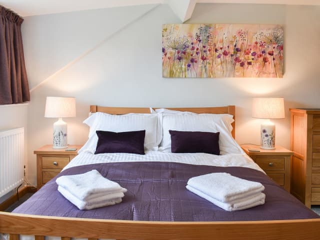 Cosy and comfortable bedroom with kingsize bed | Hovera, Glenridding, near Penrith