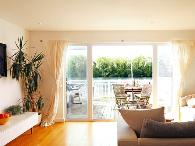 Living area | Goosander Lake House, Cotswold Lakes