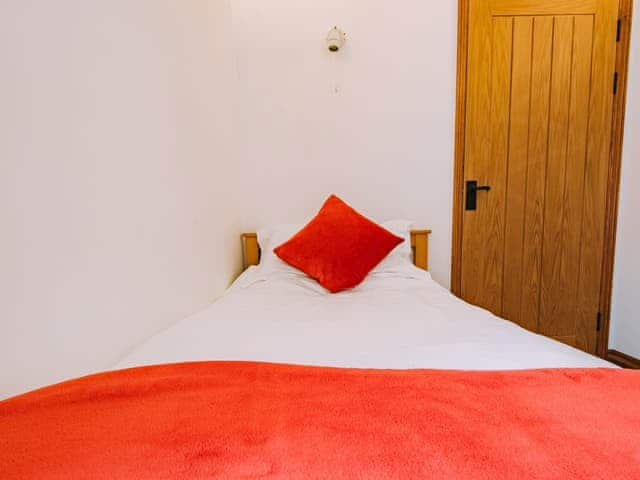 Single bedroom | Olive Tree Cottage, Acrise, near Folkestone