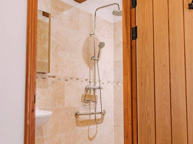 Shower room | Olive Tree Cottage, Acrise, near Folkestone