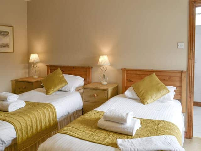 Attractive en-suite twin bedroom | The Mill House - Warenford Cottages, Bamburgh