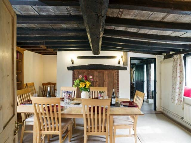 Inviting dining room | Yew Tree Cottage, Moulsoe, near Milton Keynes