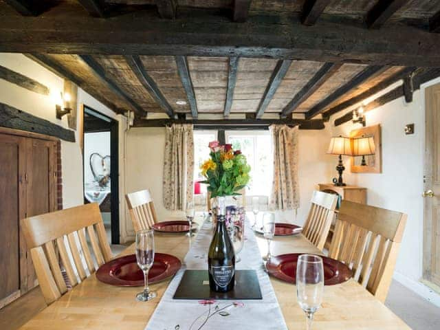 Inviting dining room | Yew Tree Cottage, Moulsoe, near Milton Keynes