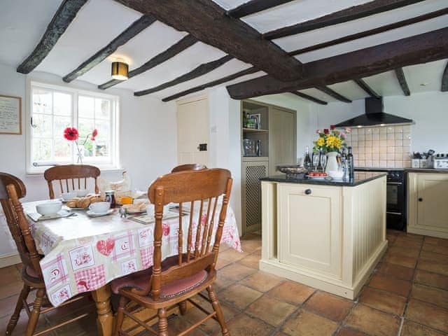 Beautifully presented kitchen/dining room | Yew Tree Cottage, Moulsoe, near Milton Keynes