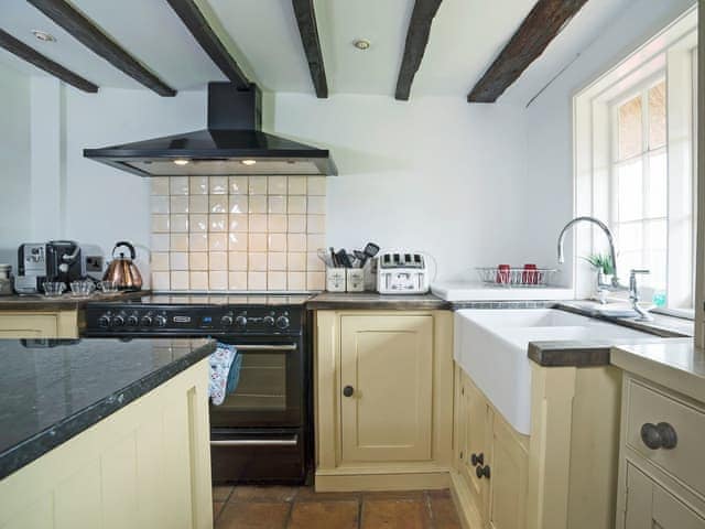 Beautifully presented kitchen/dining room | Yew Tree Cottage, Moulsoe, near Milton Keynes