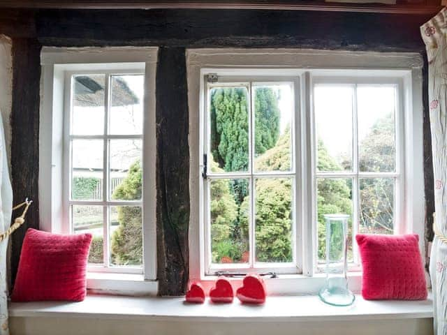 Quaint features throughout | Yew Tree Cottage, Moulsoe, near Milton Keynes