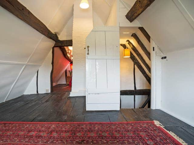 Spacious landing | Yew Tree Cottage, Moulsoe, near Milton Keynes