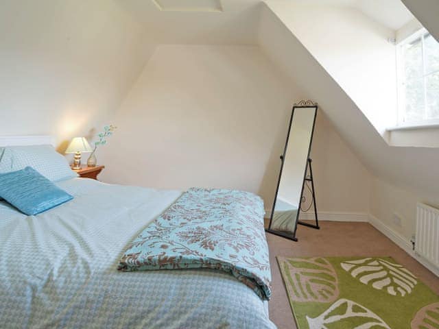 Relaxing double bedroom | Yew Tree Cottage, Moulsoe, near Milton Keynes