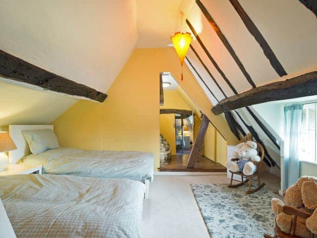 Comfortable twin bedroom | Yew Tree Cottage, Moulsoe, near Milton Keynes