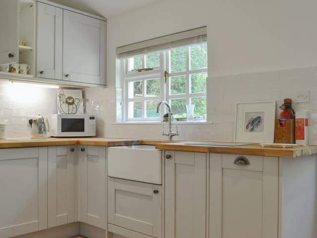 Well equipped kitchen | Beehive Cottage, St Breock near Wadebridge