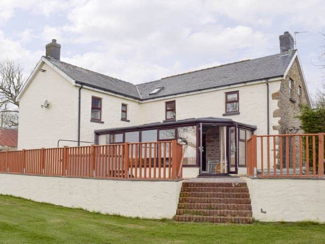 Brynhowell, sleeps 10 in Preseli Hills.