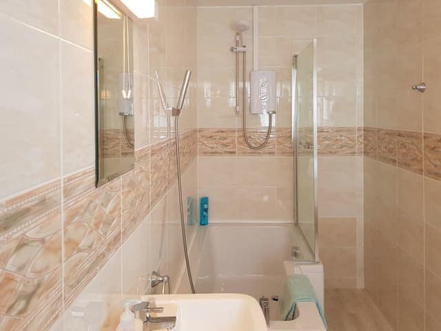 Wonderful bathroom with shower over the bath | The Willows, Hoveton, near Wroxham