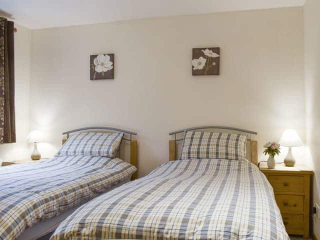 Good-sized twin bedroom | Oak Lodge - Eversleigh Woodland Lodges, Shadoxhurst, near Ashford