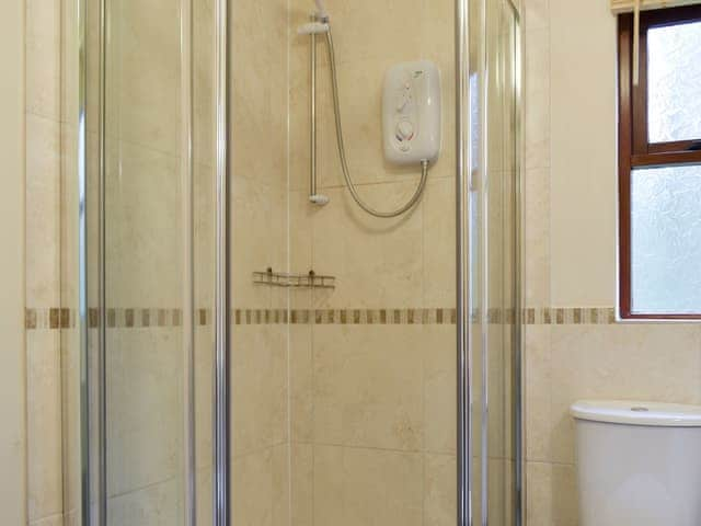 Family shower room | Oak Lodge - Eversleigh Woodland Lodges, Shadoxhurst, near Ashford