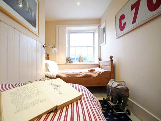 Twin bedroom | Marine Parade, Hythe