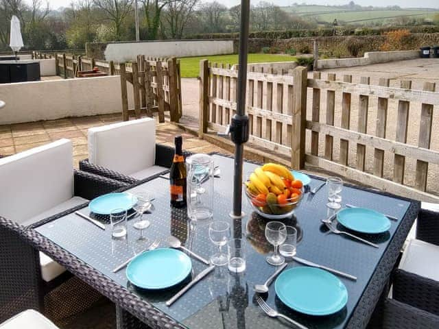 Enclosed patio area with outdoor furniture | Sparrow - Manor Court Cottages, Shipton Gorge