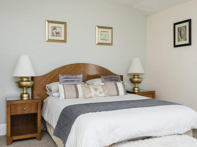 Light and airy double bedroom | Clarendon House, Shanklin