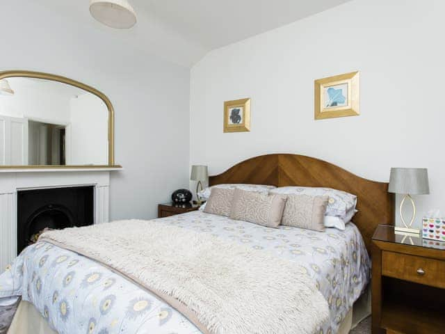 Spacious double bedroom | Clarendon House, Shanklin