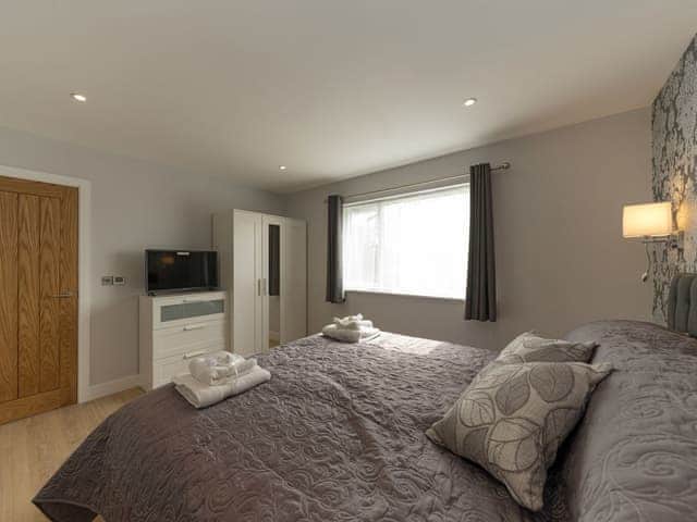 Peaceful en-suite double bedroom | The Old Kennels, Tibberton, near Gloucester