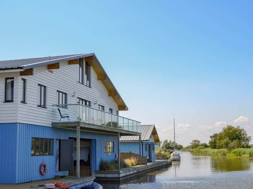 Unique property right on the waters edge | Heigham View - Martham Ferry Boat Yard, Martham