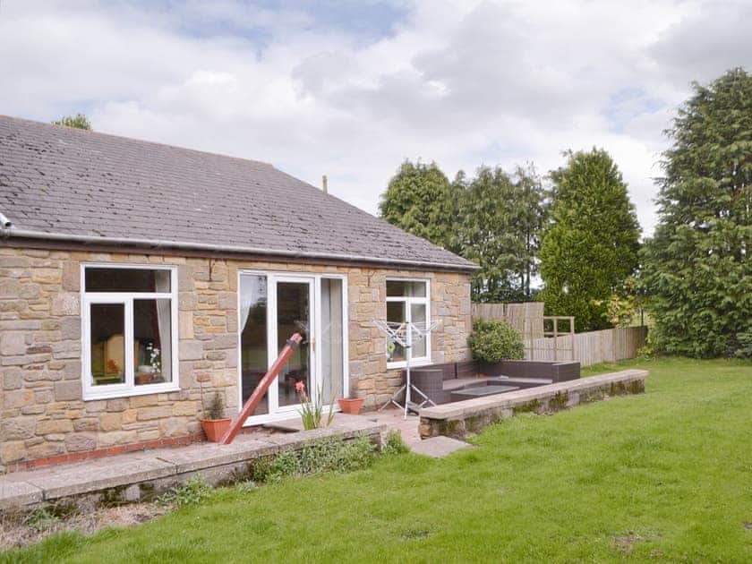 Attractive holiday home | Dove Cottage - Railway Cottages, Acklington, near Amble