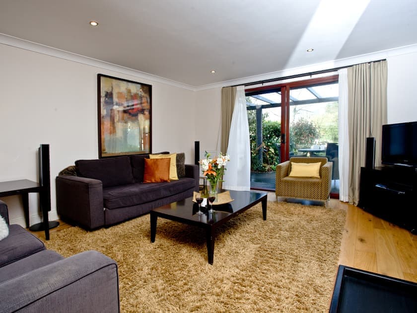 Beautiful living area with doors to the garden | Lavender - Woodland Retreat, Wadebridge