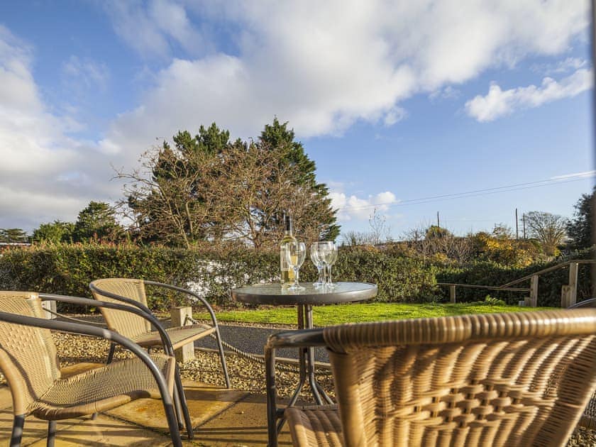 Sitting-out-area | 3 Red Rock - Red Rock Apartments, Dawlish Warren