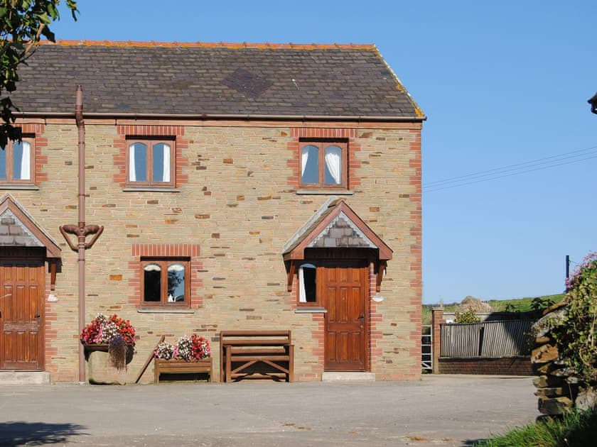 Lovely holiday cottage close to Cornwall&rsquo;s north coast | Merlin View - Higher Lanvean Farm, St Mawgan, near Newquay